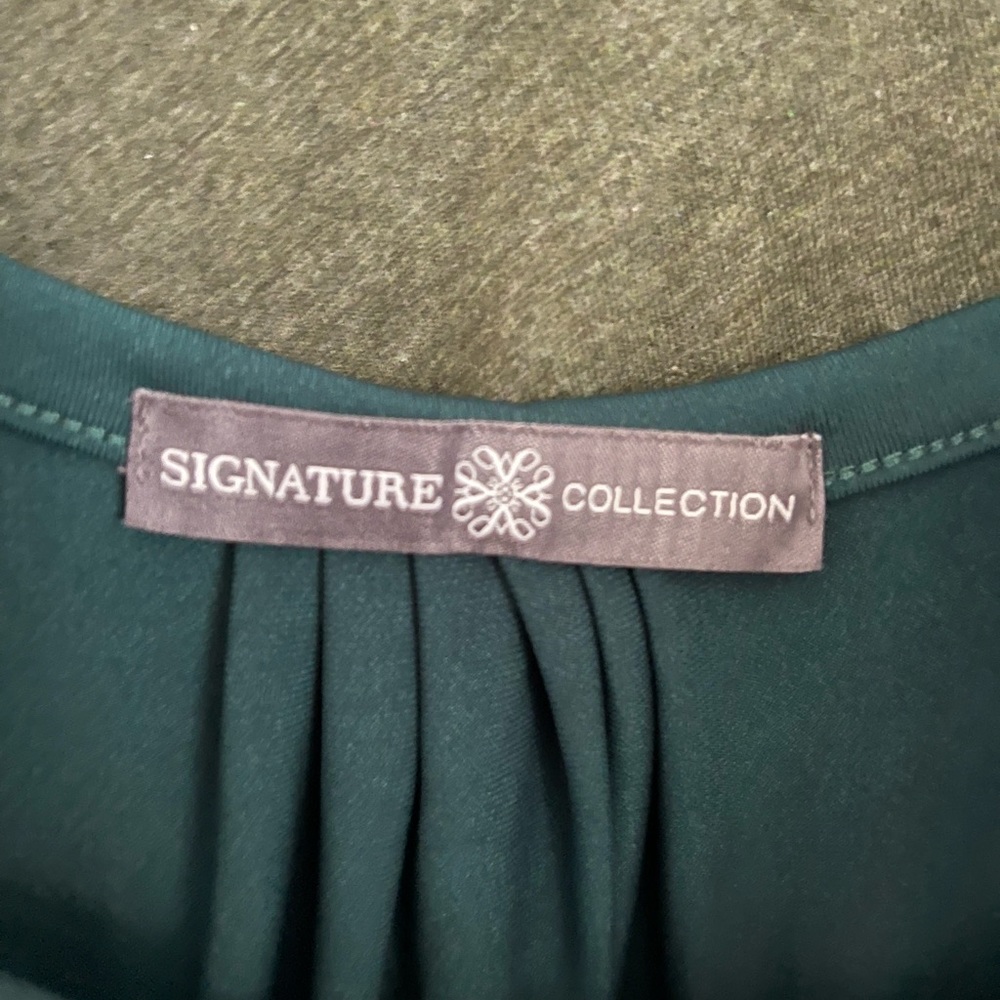 Green Signature Collection Top - Picture 7 of 9